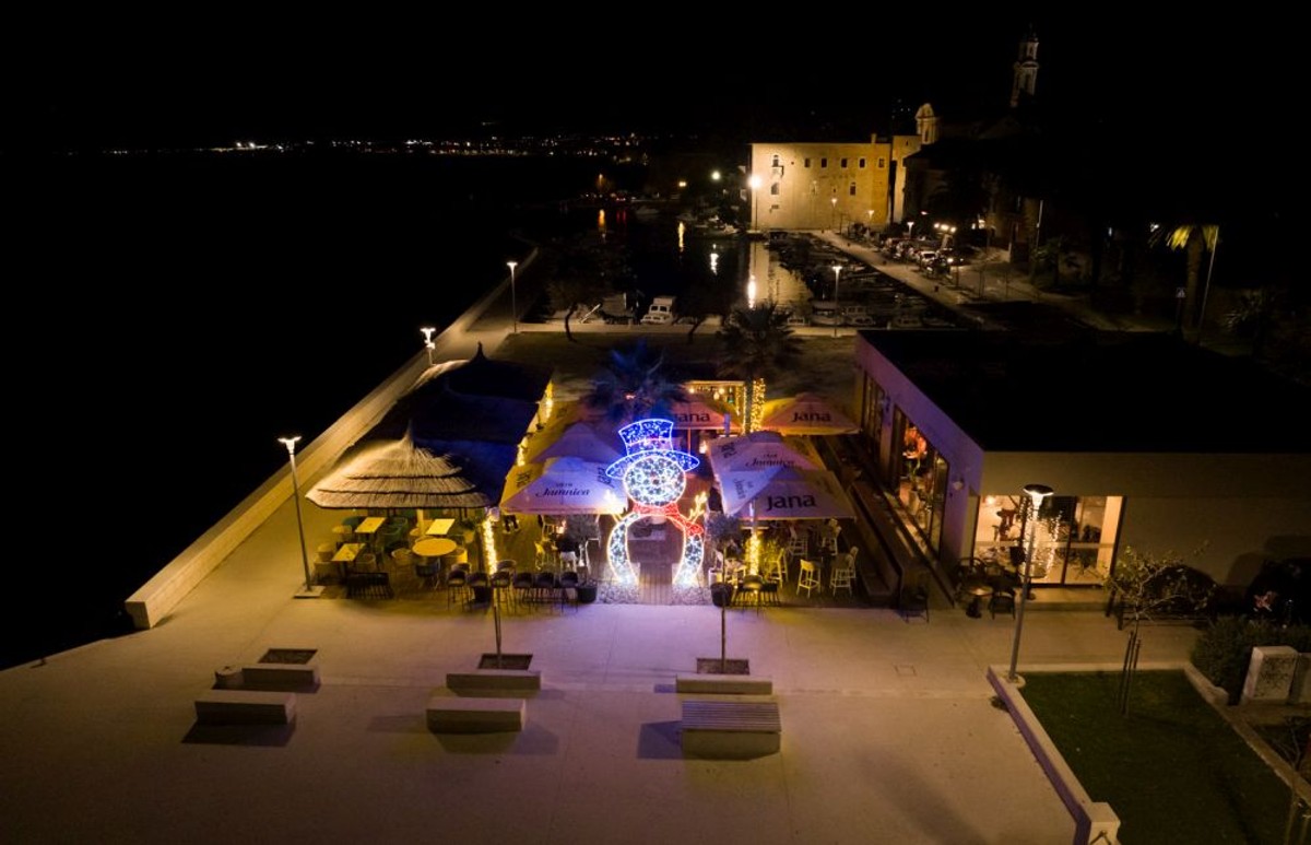 Adventski ugođaj u B-Coolu