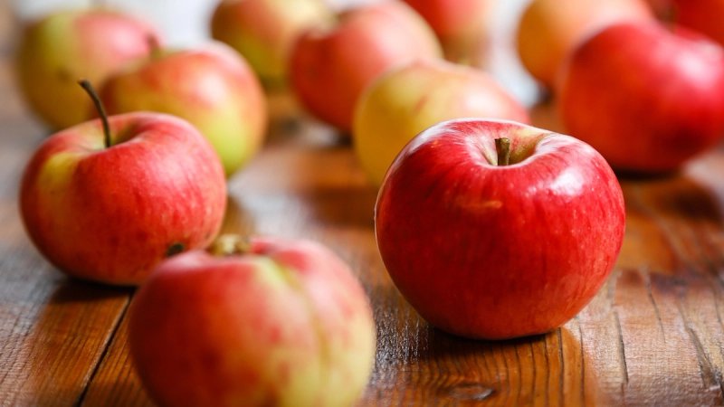 jabuka jabuke voće
