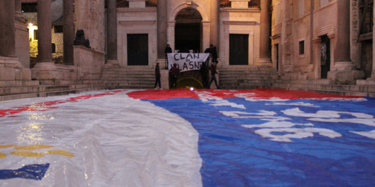 Peristil osvanuo prekriven Hajdukovom članskom iskaznicom!