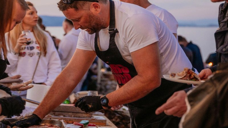 MarsOvca u travnju u Staroj Novalji