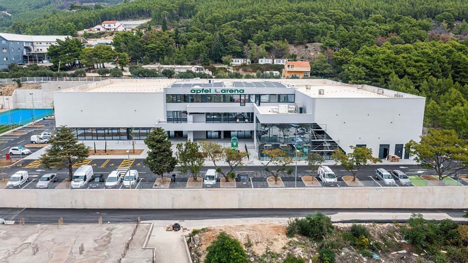 SMIJEH KOJI SE NE PROPUŠTA: Arijana Čulina stiže u makarsku Apfel Arenu