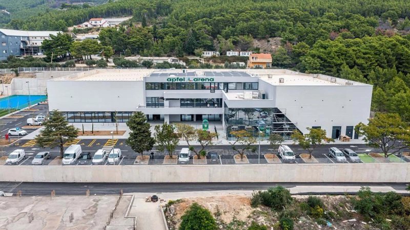 SMIJEH KOJI SE NE PROPUŠTA: Arijana Čulina stiže u makarsku Apfel Arenu