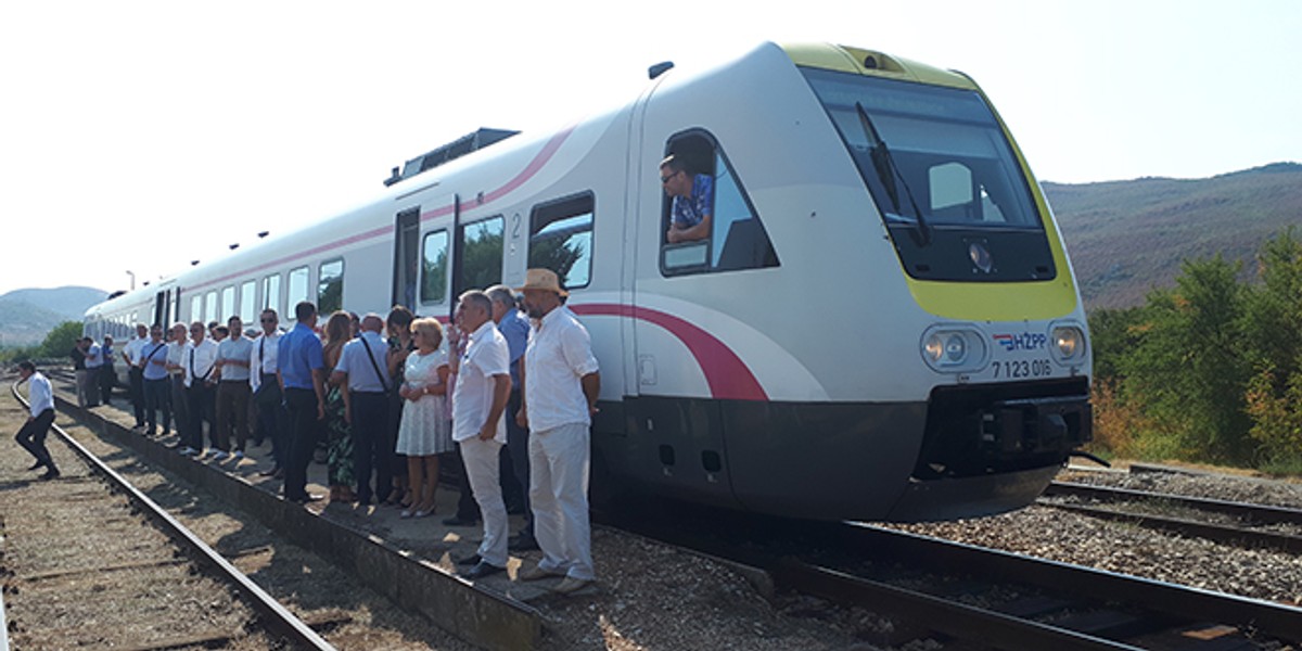 Vlak slobode se vratio u Split, od Labina do Kaštel Starog se vozi sporije da ne bi iskre od kočenja izazvale požar