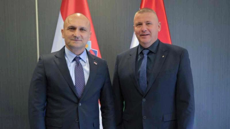 Anušić upozorio mađarskog ministra obrane: Srbija se ozbiljno naoružava, ima kineske hipersonične rakete