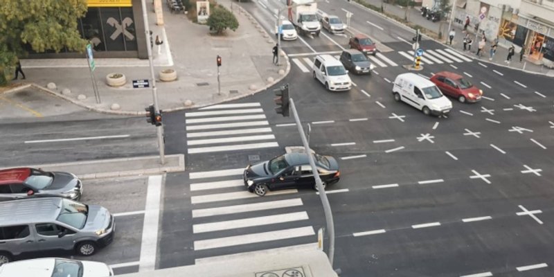 Nova signalizacija na križanju kod Kroma zbunjuje vozače