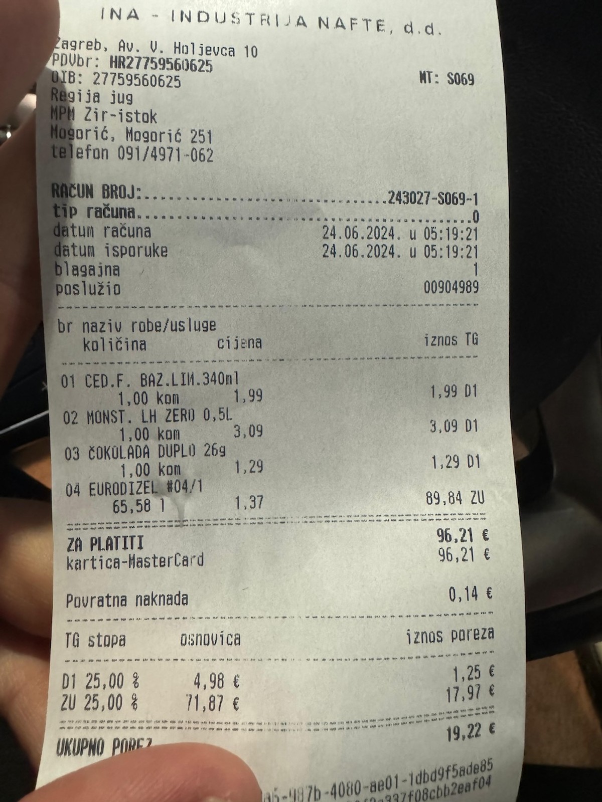 PREVARA ILI FIZIKA? Čitatelj natočio više goriva od zapremine rezervoara. Ina odgovara: 'Ništa neuobičajeno'