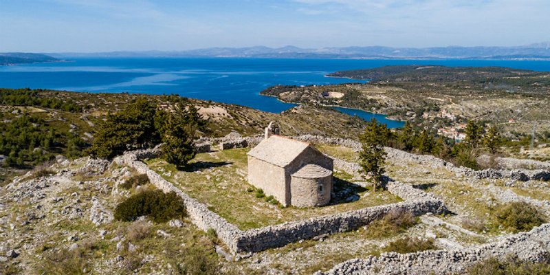 VIA BRATTIA Brač uskoro dobiva jedinstvenu planinarsko-turističku stazu