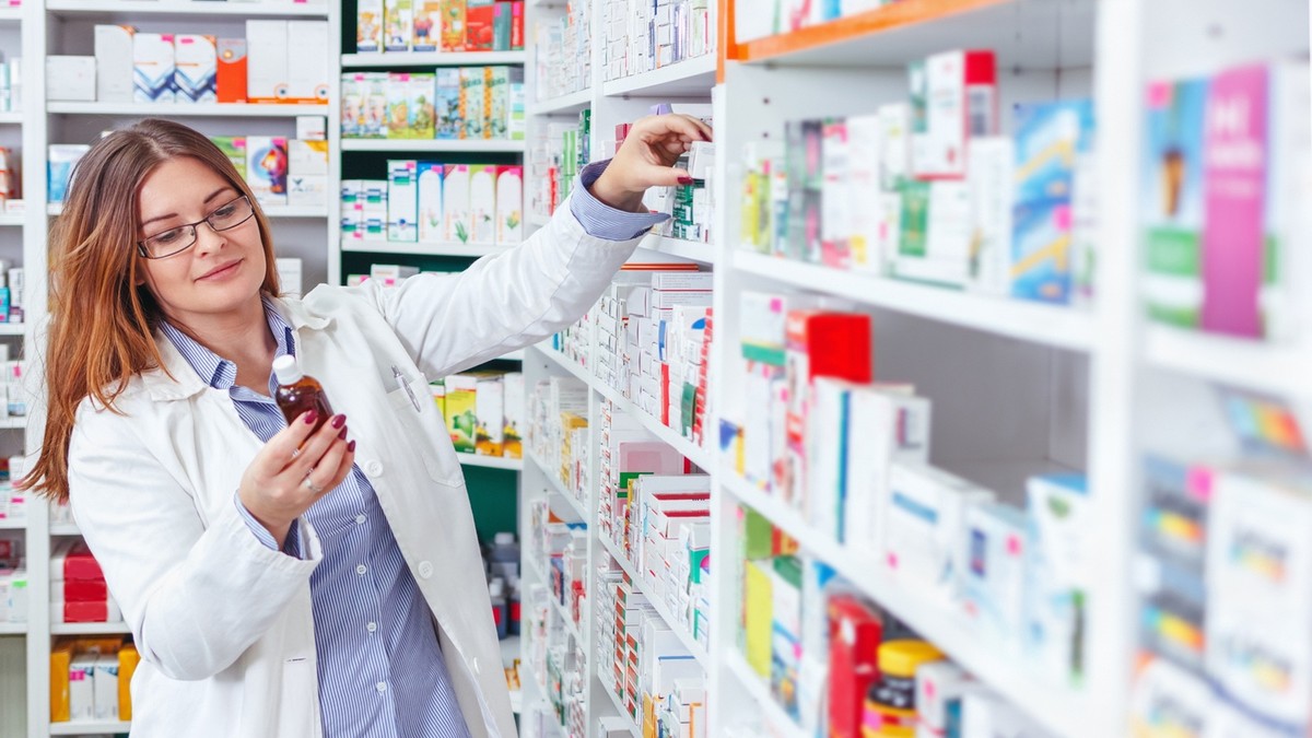 ZAPAKIRANA TUBA S DRUGOM DJELATNOM TVARI Povlači se serija masti za oči