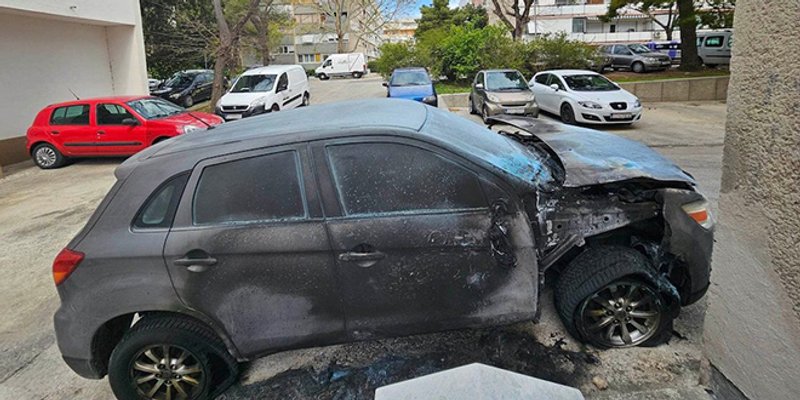 FOTO/VIDEO Državnom inspektoru po drugi put zapaljen automobil, sada je potpuno izgorio