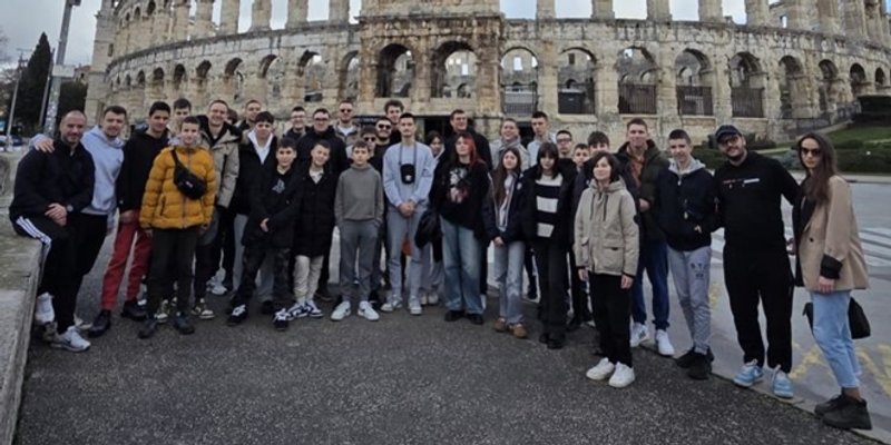 Udruga Inovatic sa splitskog PMF-a briljirala na regionalnom FLL natjecanju iz robotike