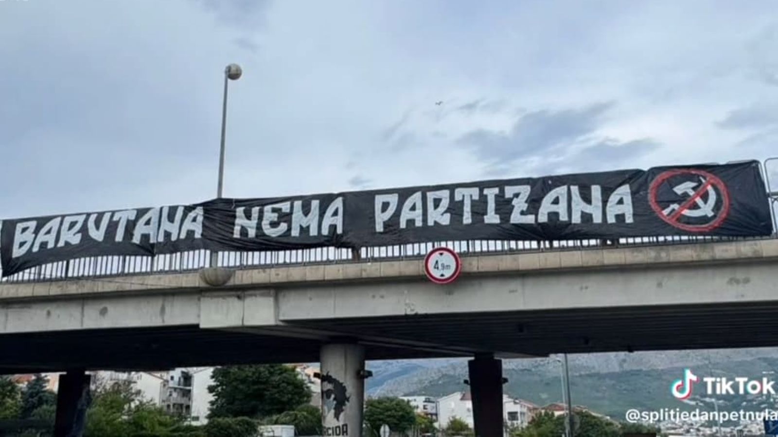 VIDEO KOJI SE DIJELI Snimka postavljanja poruke na Barutani uz prigodnu pjesmu