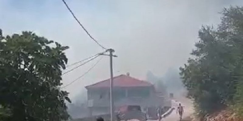 VIDEO Velik požar na imotskom području, gori blizu kuća