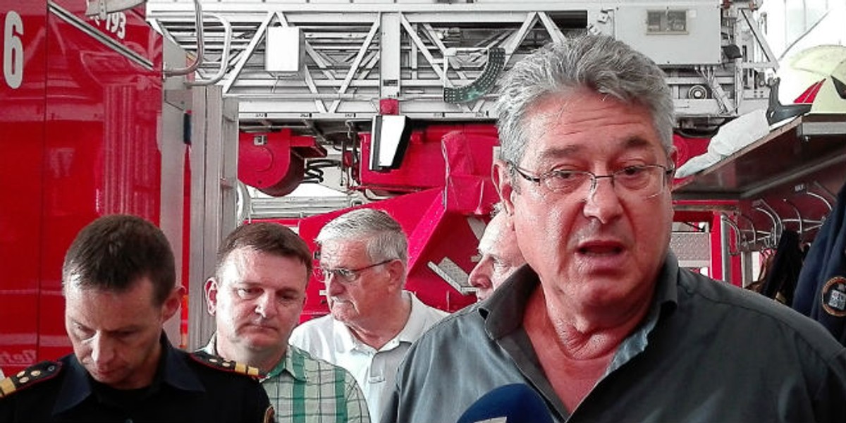 Gradonačelnik kod vatrogasaca: 'Najgore je bilo kad su ljudima gorjele kuće, nestajalo je vode, branili smo se kako smo znali'
