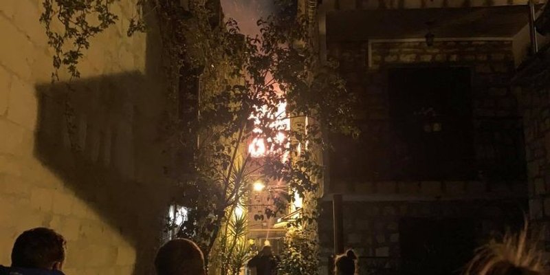 DETALJI TRAGEDIJE U TROGIRU: U požaru kuće poginuo vlasnik, a liječnici se bore za život žene