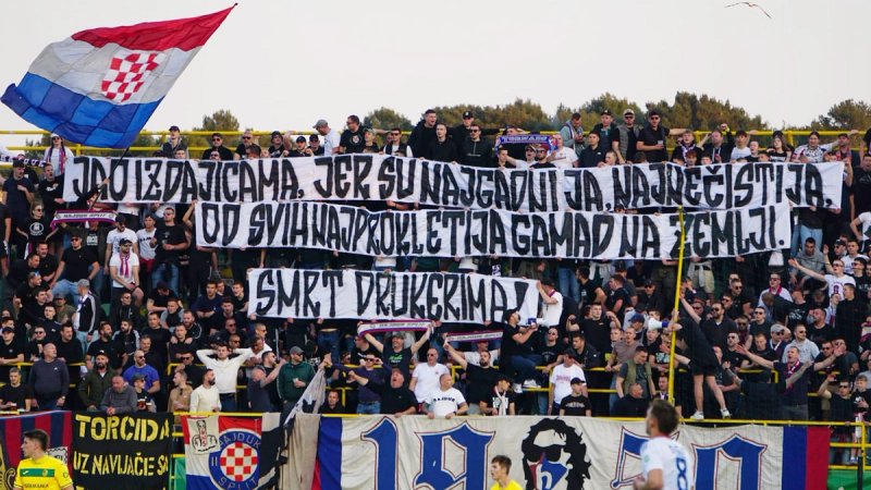 Torcida istaknula poruku pa zapjevala Thompsonovu pjesmu