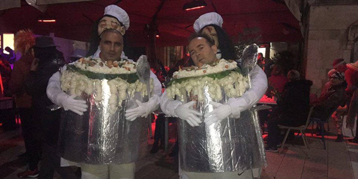 VIDEO Splićani kao Krnju zapalili - dva mobitela, Ivan Pernar i Ava Karabatić zapjevali Zečićev hit 'Ima li nade za nas'