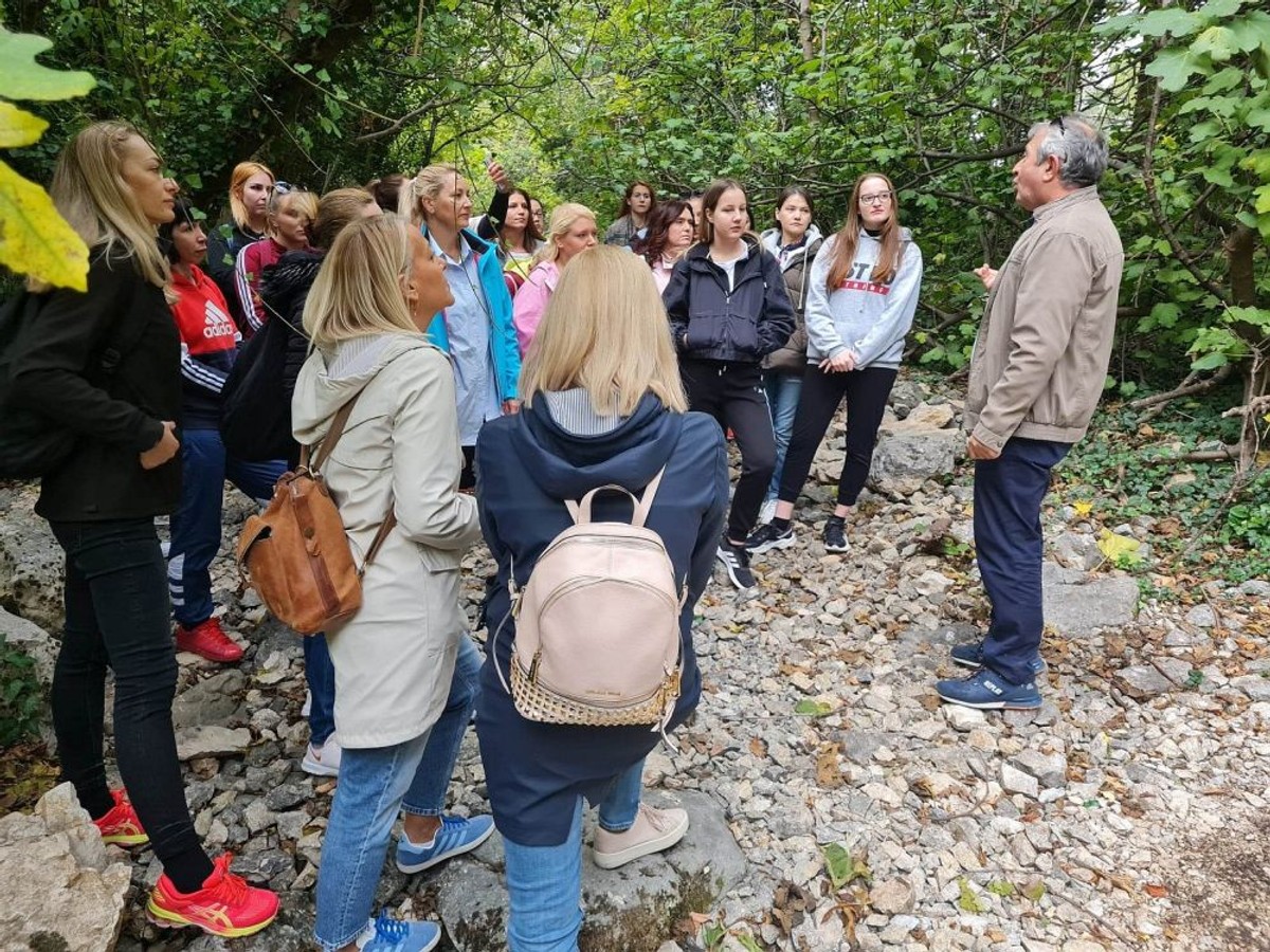 Studentice Filozofskog fakulteta u Zvjezdanom selu Mosor