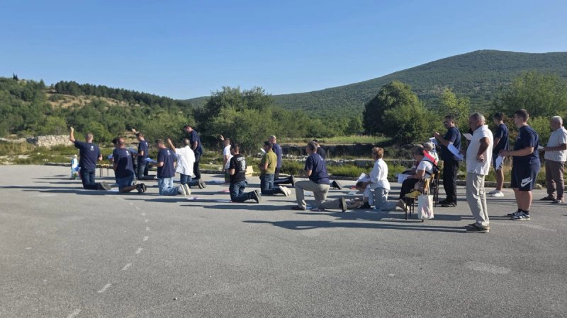 Na mjestu stare svećeničke kuće godinu dana mole krunicu: Danas ih je posebno dirnulo jedno svjedočanstvo