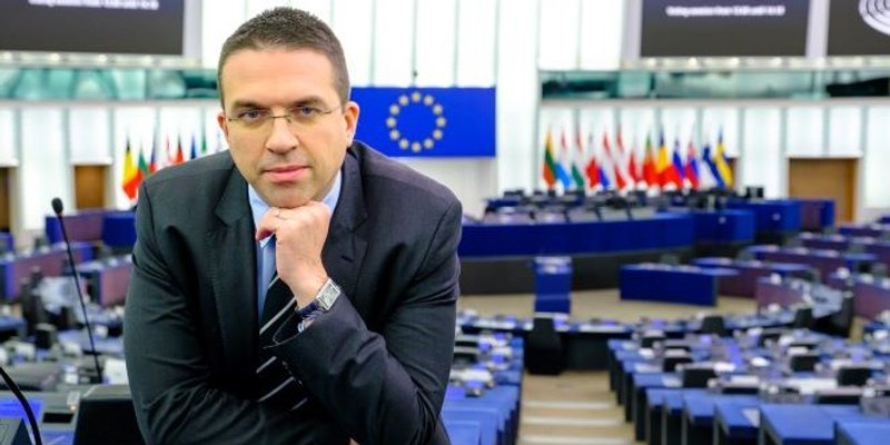 NIZ NOVIH PRAVILA NA SNAZI 'Bez izričitog pristanka, banke više neće moći povećavati minuse na računima'