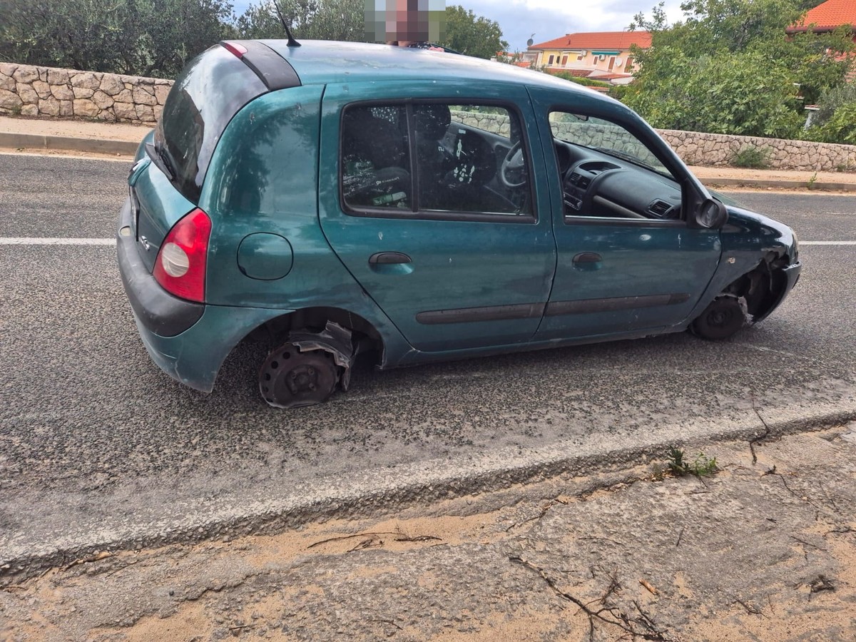 VIDEO Nadrealno! Bez guma na felgama, iskreći, vozila kilometrima