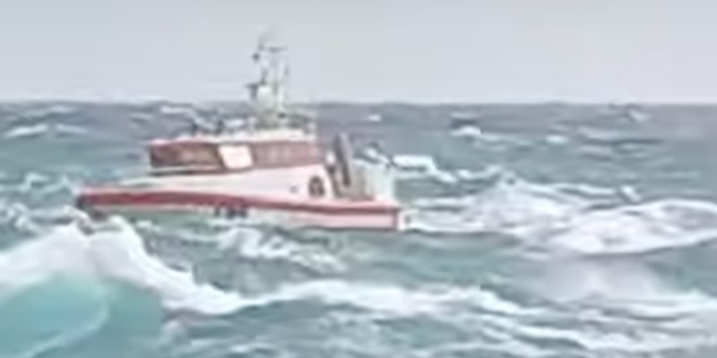 VIDEO Valovi povukli osobu dok se slikavala na stijenama u Dubrovniku
