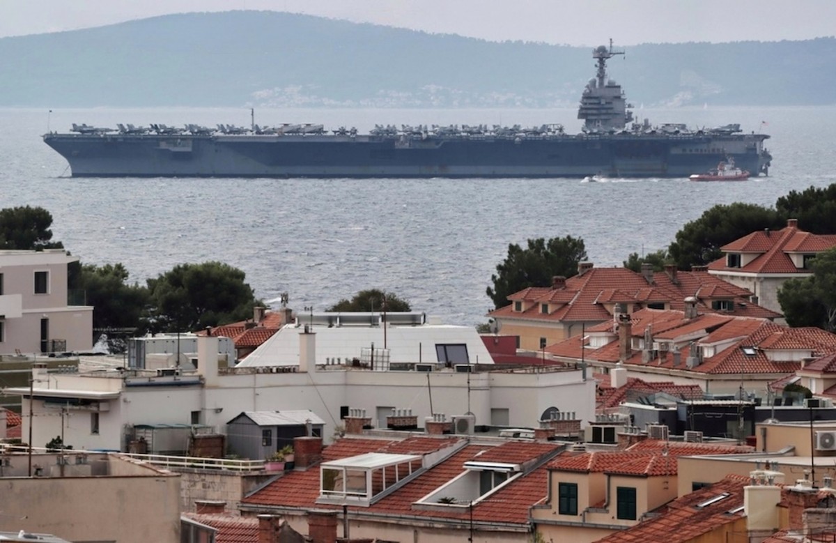 VIDEO Američki nosač zrakoplova USS Gerald R. Ford uplovio u splitski akvatorij