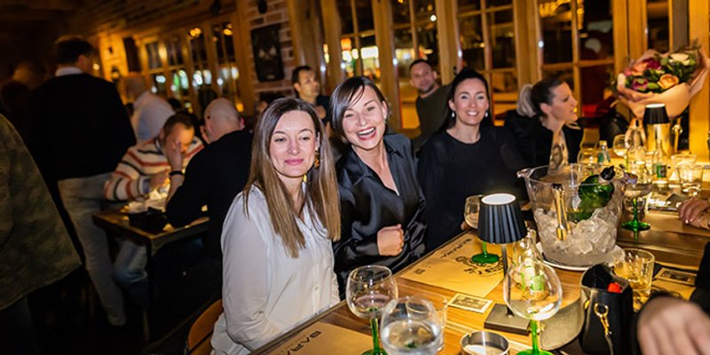 Dan žena proslavite u BBQ Brew Baru Baraka!