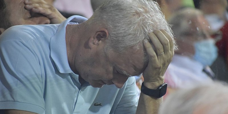 SLIKA SVE GOVORI: Brbić se nakon poraza hvatao za glavu