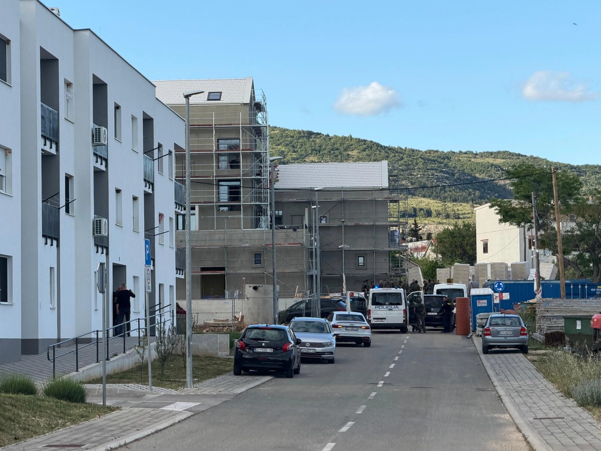 UŽIVO: IZVANREDNO STANJE U DRNIŠU Krije li se ovdje ubojica?