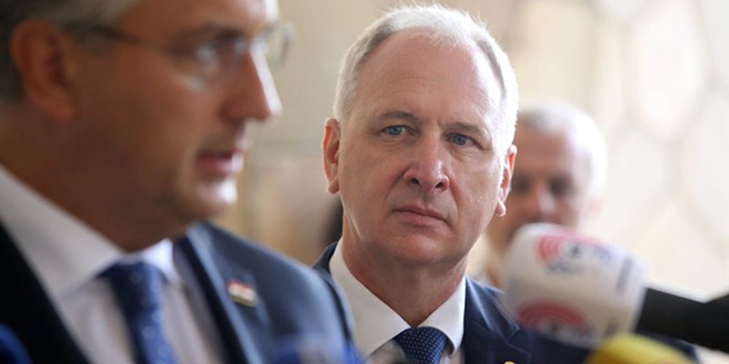 OPARA: Svake godine je za Oluju sve manje hrvatskih zastava na prozorima. Svojoj dici i unucima objasnite zašto...