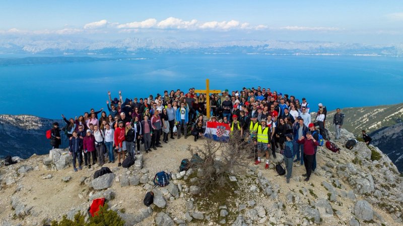 Mladi pozvani na Planinarski Križni put: Dvodnevni volonterski projekt održava se na području Makarske