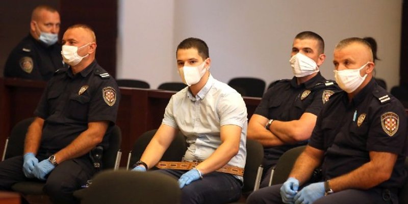 SUĐENJE ZA VAROŠKI MASAKR 'Sin mi je ubijen greškom, kao pas s leđa. Ostavljen je da se uguši u krvi'