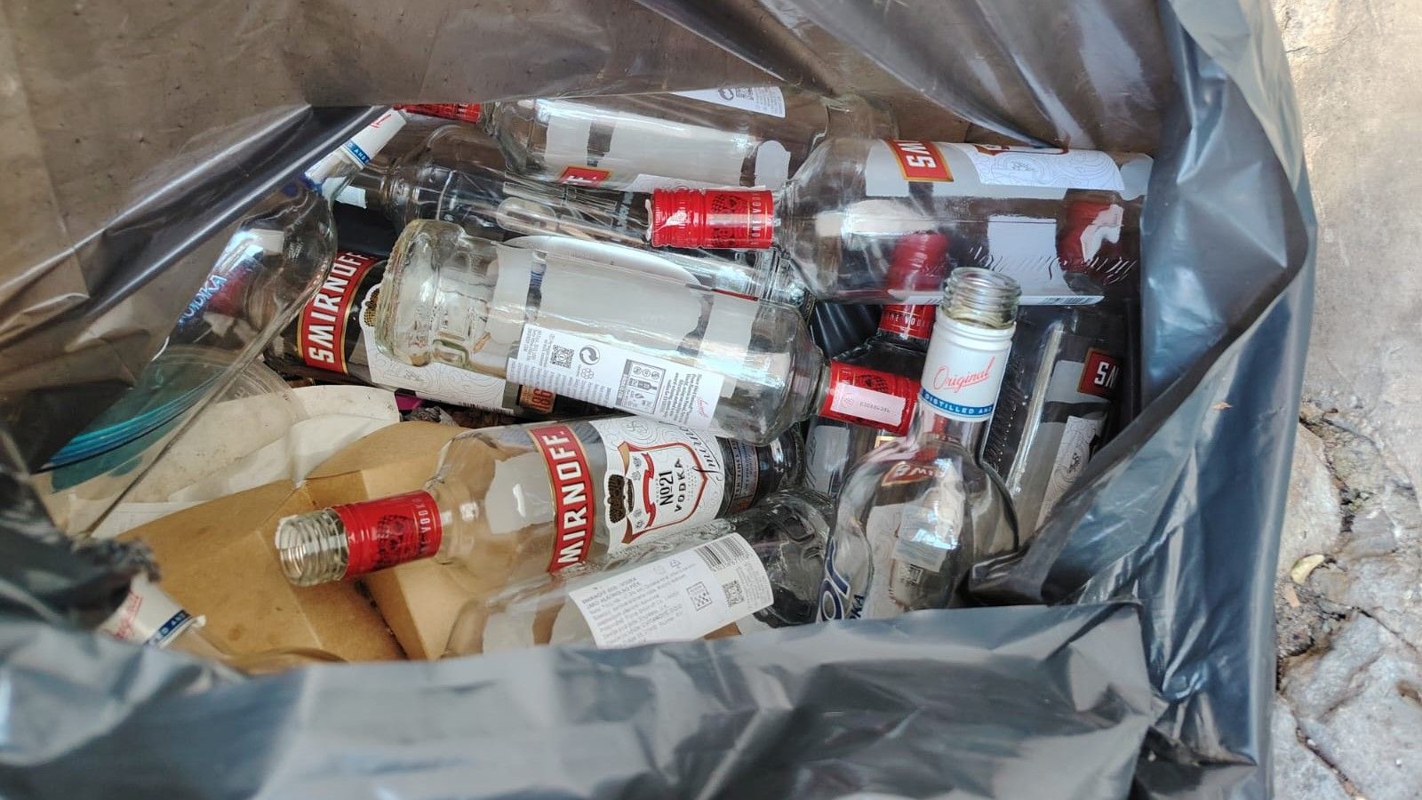 Treba li zabraniti prodaju alkohola u centru Splita? Čitateljica nam je poslala fotografije umjesto odgovora