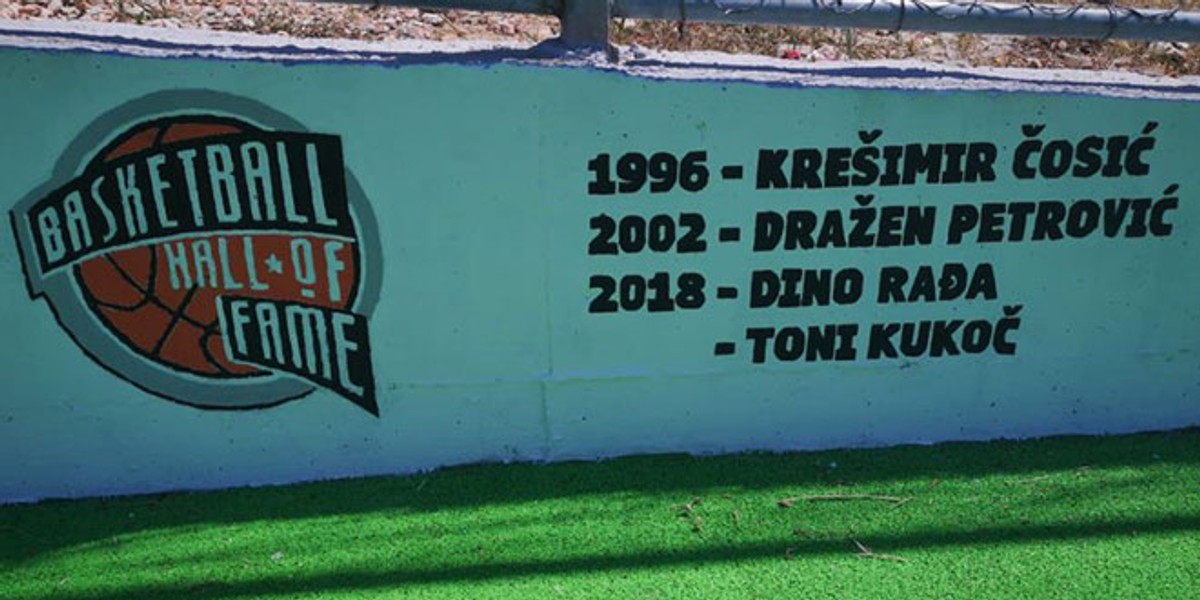 U DRUŠTVU KUKOČA I RAĐE: Dražen Petrović dobio mural u Splitu!