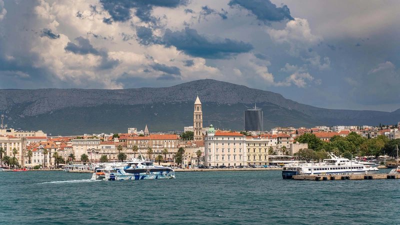 Olujno jugo i obilna kiša u Dalmaciji, promjena vremena već sutra