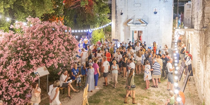 FOTOGALERIJA Promocija knjige i izložba povodom 101. godine turizma u Podgori