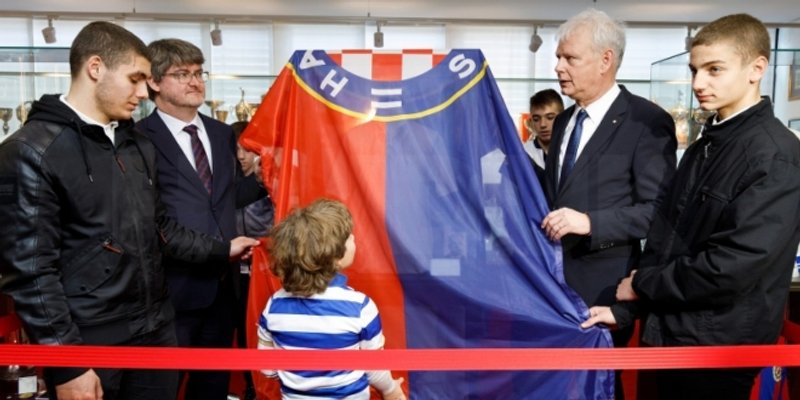 SVEČANOST NA POLJUDU: U trofejnom salonu otvorena vitrina Šime Poduje