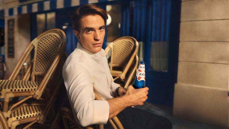 VIDEO: 1664 lansira kampanju 'Unquestionably good taste' s Robertom Pattisonom