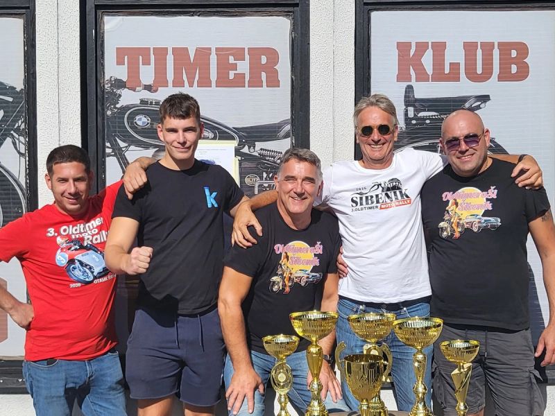 Od Fiće i Yuga do Porschea i Forda Thunderbirda: oldtimeri osvojili Šibenik