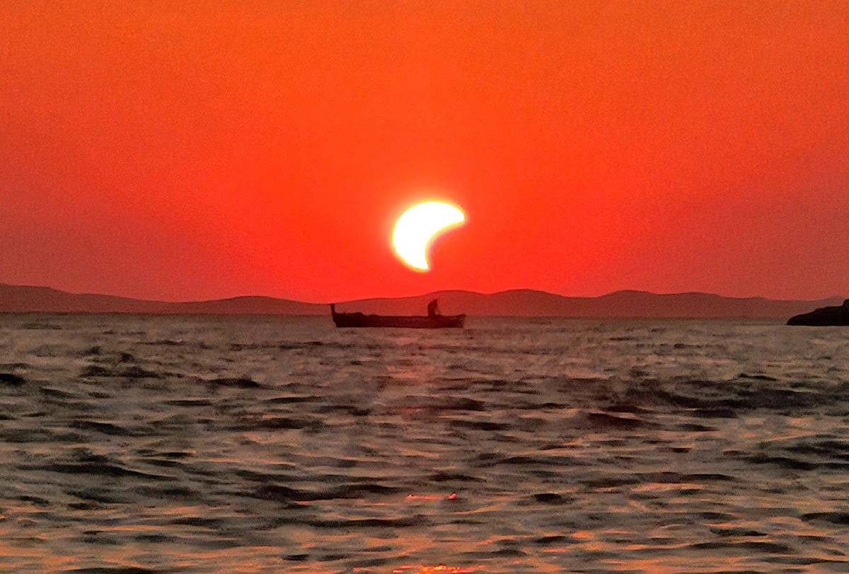 FOTOGALERIJA Čitatelji su nam poslali fotografije pomrčine Sunca iz cijele Hrvatske, čak i iz inozemstva