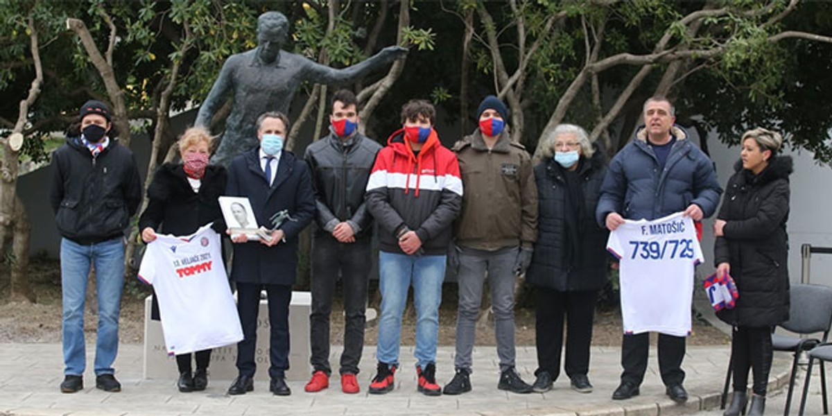 Otvaranje spomenika: 'Nekako je i simbolično da Frane Matošić i njegov kum Bernard Vukas čuvaju Hajduk'