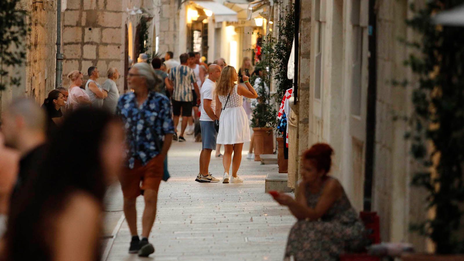 LOKALE U KALE Grad Makarska i četvrtu godinu zaredom dijeli potpore poduzetnicima i obrtnicima