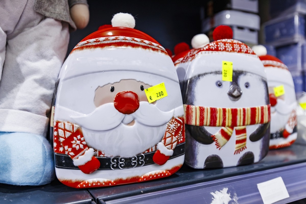 Božićna groznica trese Dalmaciju: U kaštelanskom outletu krenuo Black Friday! Božićni asortiman na 50% popusta, a na rasprodaji su stabla maslina i limuna