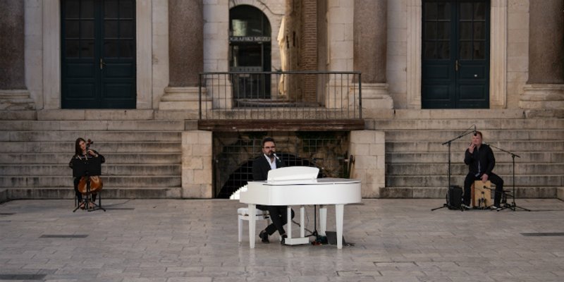 FOTOGALERIJA Grašo na praznom Peristilu održao koncert u čast svetog Dujma i Dana grada Splita