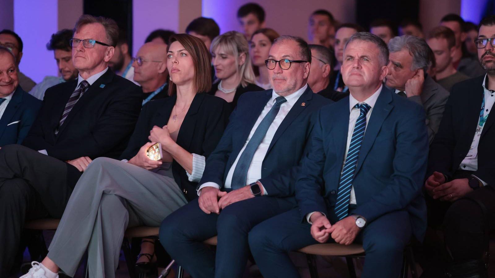 SVJETSKA KONFERENCIJA 'Prvi put će umjetna inteligencija birati najbolje znanstvene radove'