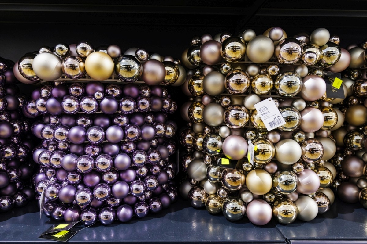 Božićna groznica trese Dalmaciju: U kaštelanskom outletu krenuo Black Friday! Božićni asortiman na 50% popusta, a na rasprodaji su stabla maslina i limuna