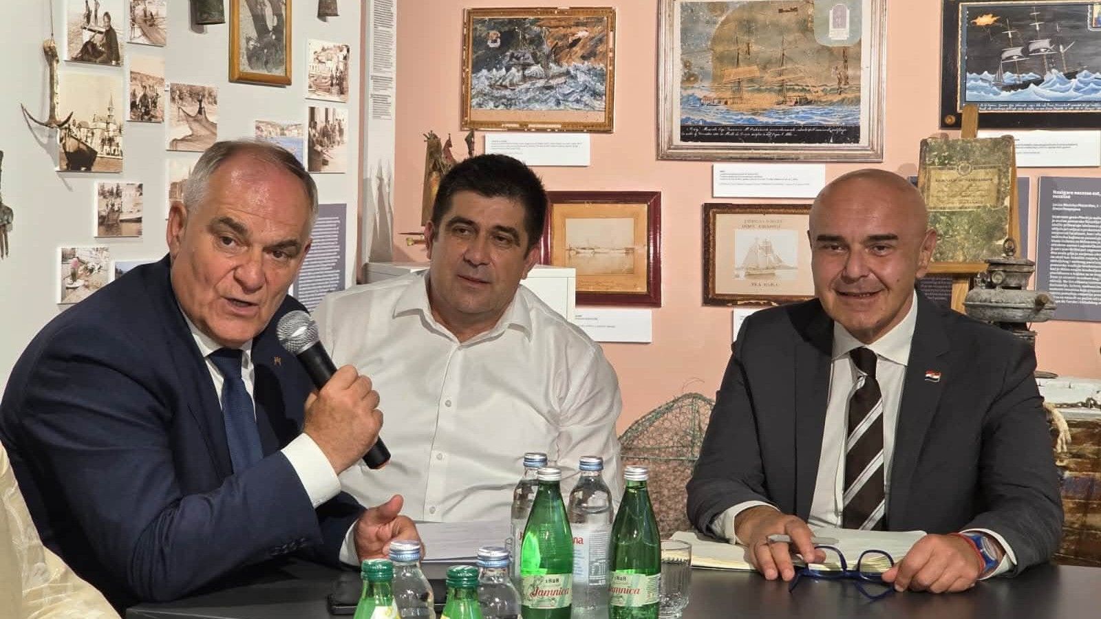 Župan Boban otkrio što će poduzeti kako bi ublažio posljedice golemog požara na Braču