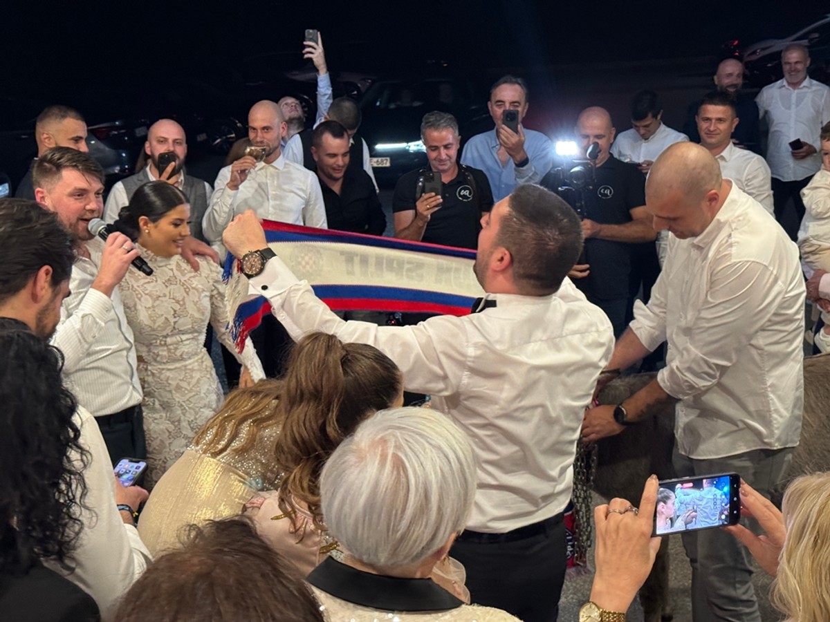 NESVAKIDAŠNJE IZNENAĐENJE Pogledajte što je kum poklonio velikom navijaču Hajduka