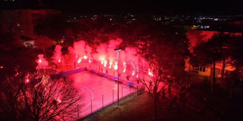FOTO/VIDEO Pogledajte spektakularan doček hrvatskog reprezentativca u splitskom kvartu