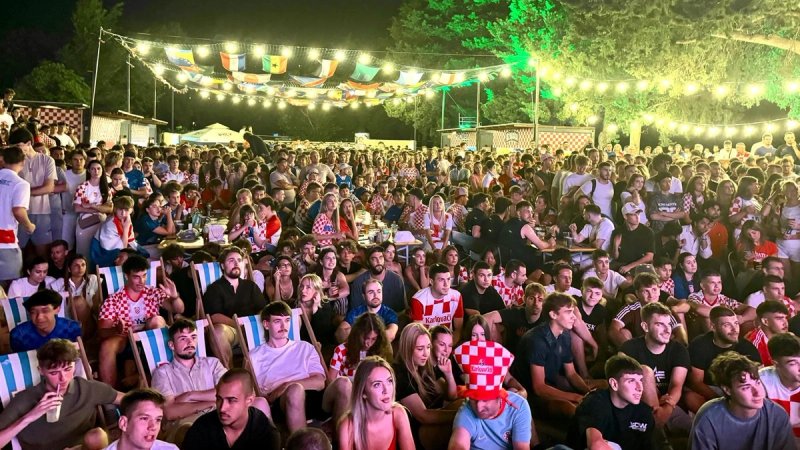 VIDEO Krcata fan zona u Splitu, deseci čekaju red za ulazak 
